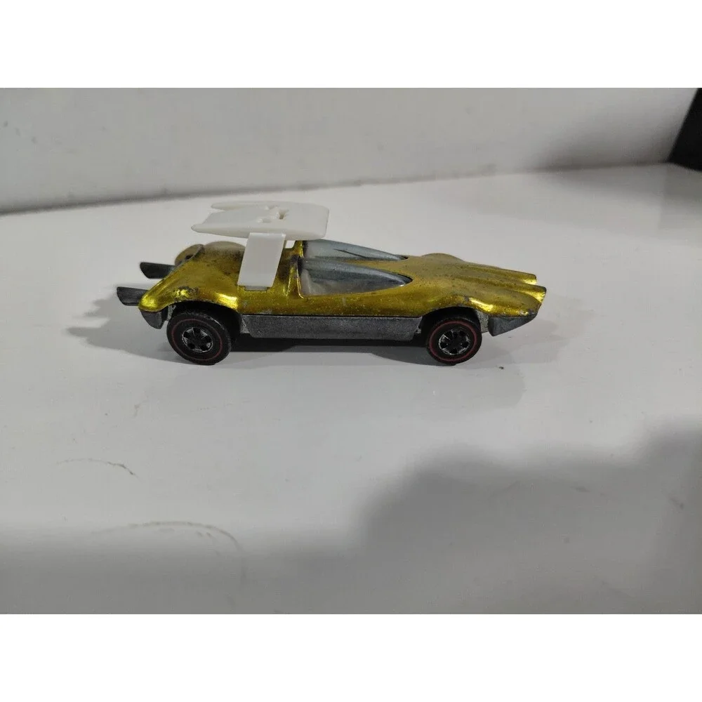 Hot Wheels 1:64 Die Cast Red Line 1969 USA Swingin' Wing Car
